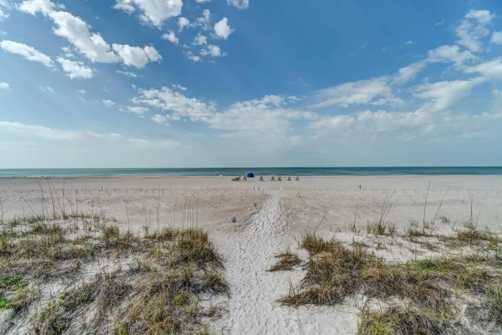 Bradenton Beach Resort Style Getaway-Walk To Beach Esterno foto