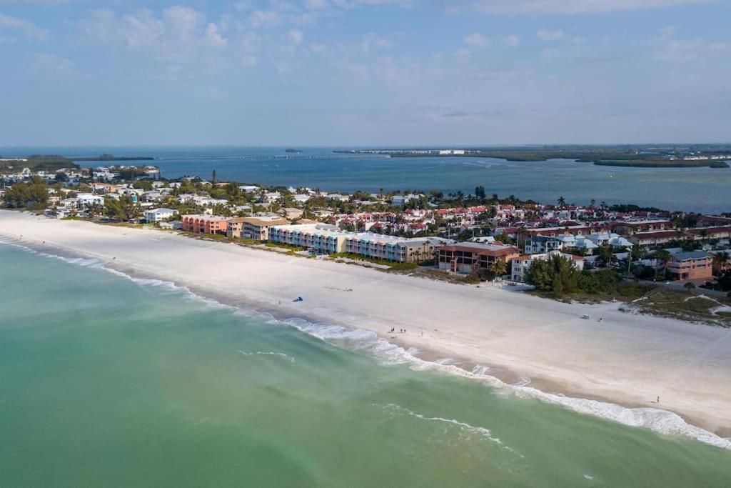 Bradenton Beach Resort Style Getaway-Walk To Beach Esterno foto